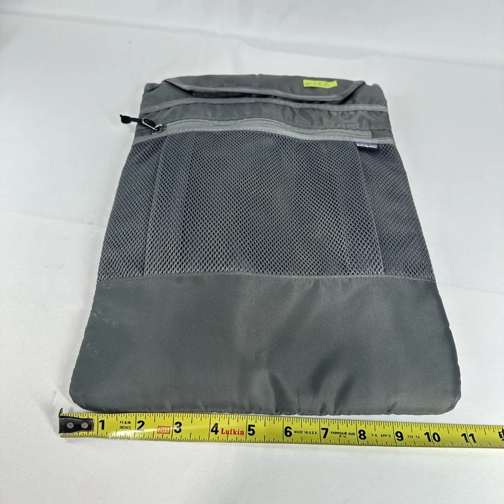#196 Patagonia Gray Padded Organizer Pouch Tech Sleeve Laptop Tablet Pouch